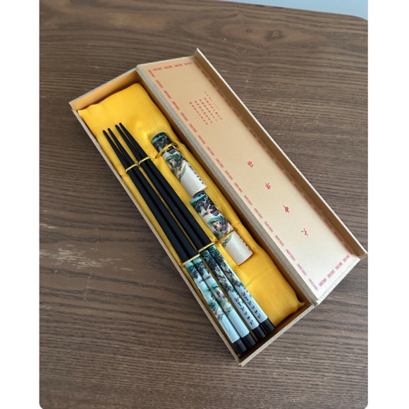 Vintage Decorative Set of China Chopsticks • Set of 2 • Gift Box • Satin Lining - Picture 4 of 5